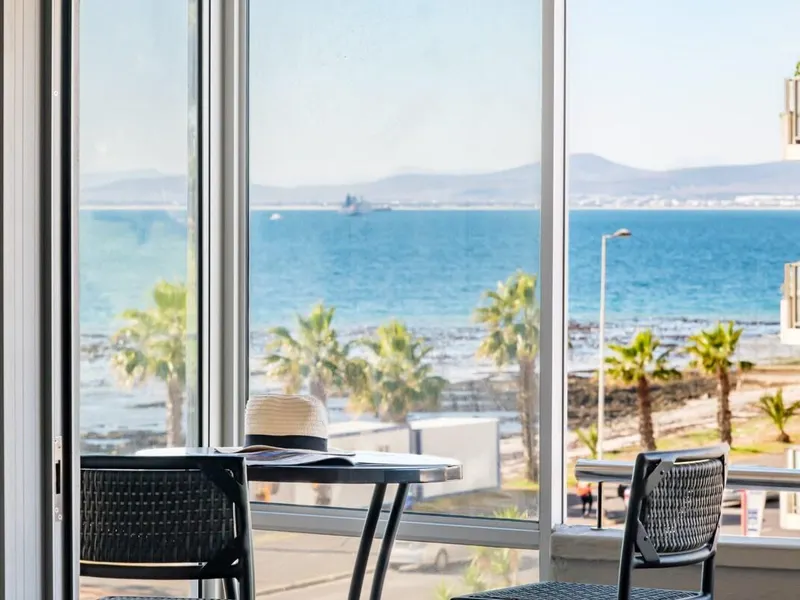 Cape Towns Charming Seaside Avaya Apartment