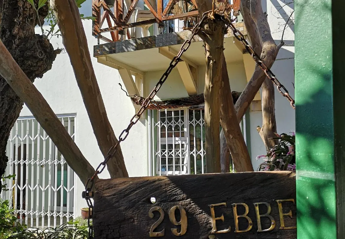 2 bedroom Apartment - Near OR Tambo