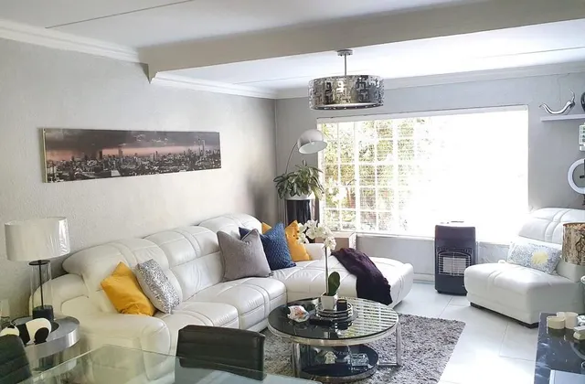 Upmarket 3 Bedroom Apartment