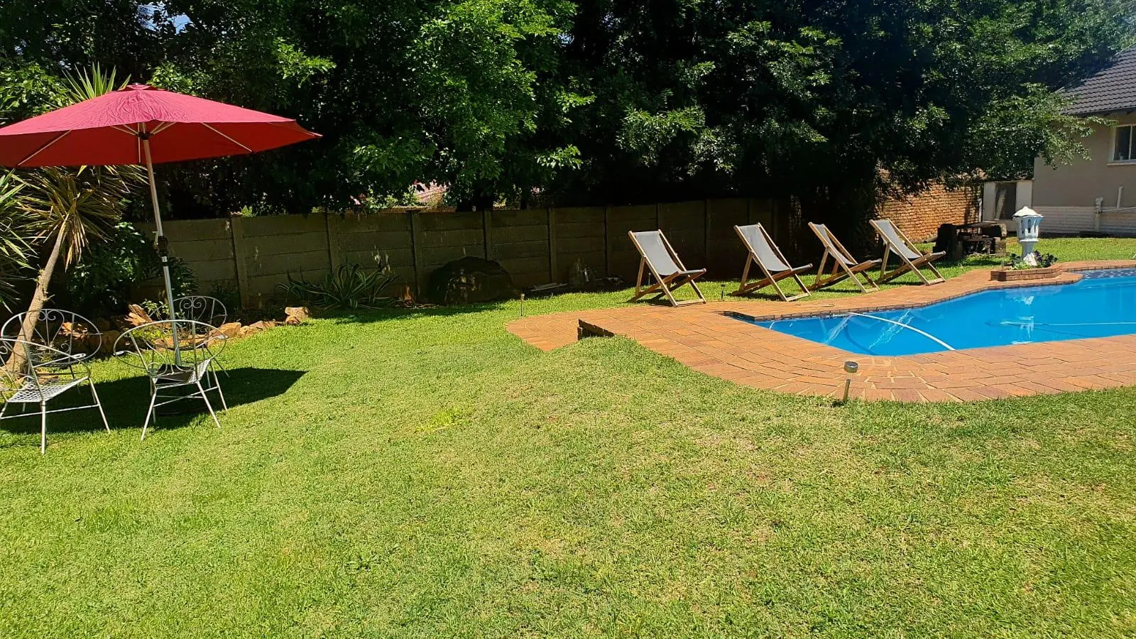 Guest House with Pool - 3 Bedroom