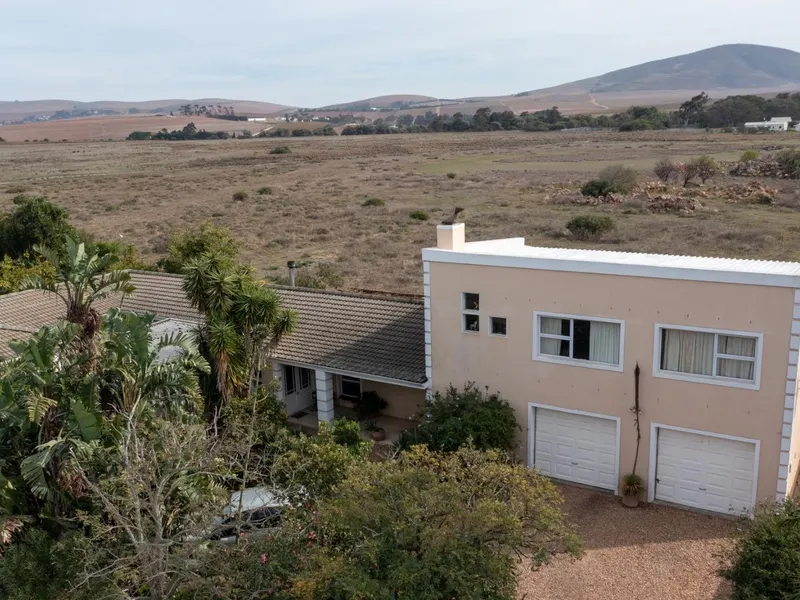 3 Bedroom part house in the scenic Durbanville wine lands area, holiday facility