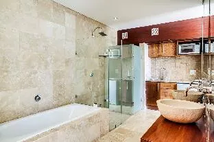 Family Home with Views Pool & Garden (100 Geneva)