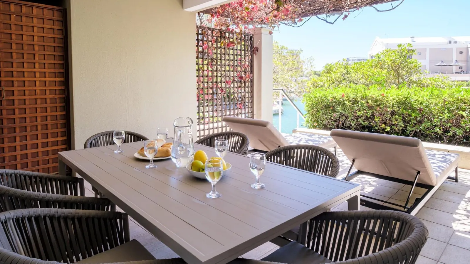 Beautiful Apartment at the Waterfront Marina  Altmore 001