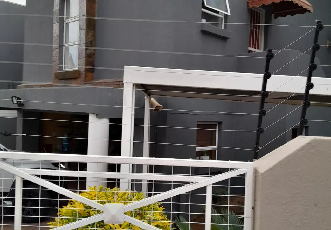 Lelapa La Baphogole, self catering 3 bedroom home