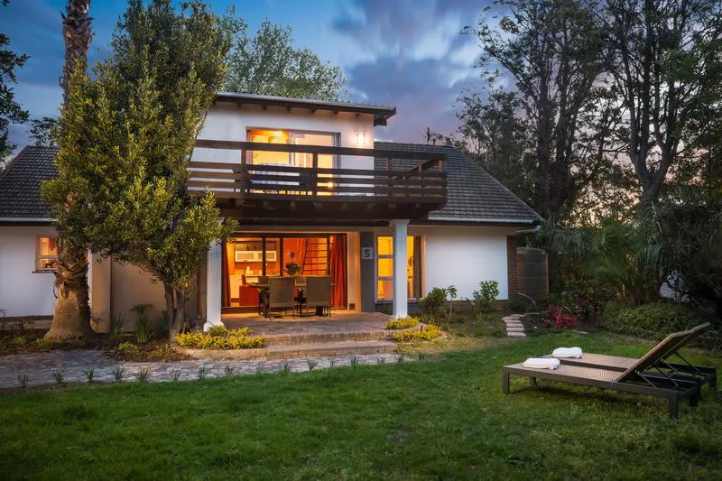 Lovely double storey apartment with mountain views