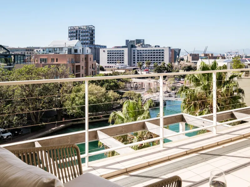 Escape to Exquisite Ellesmere 401