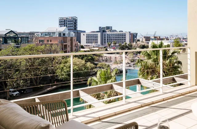 Escape to Exquisite Ellesmere 401