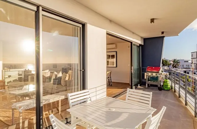 Modern Sea Point Apartment w/ Sea Views (Alpha Sun