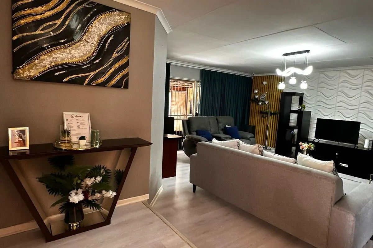 Acuvea Inn Modern Electricity backed up 3bed House