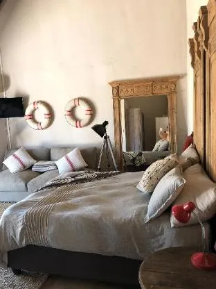 Simba Safaris Private Game Lodge with Predators – exterior or main view, Ellisras