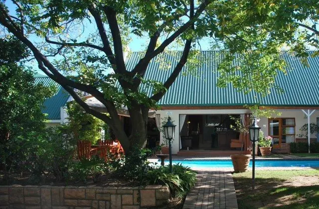 Sunninghill Guest Lodge 