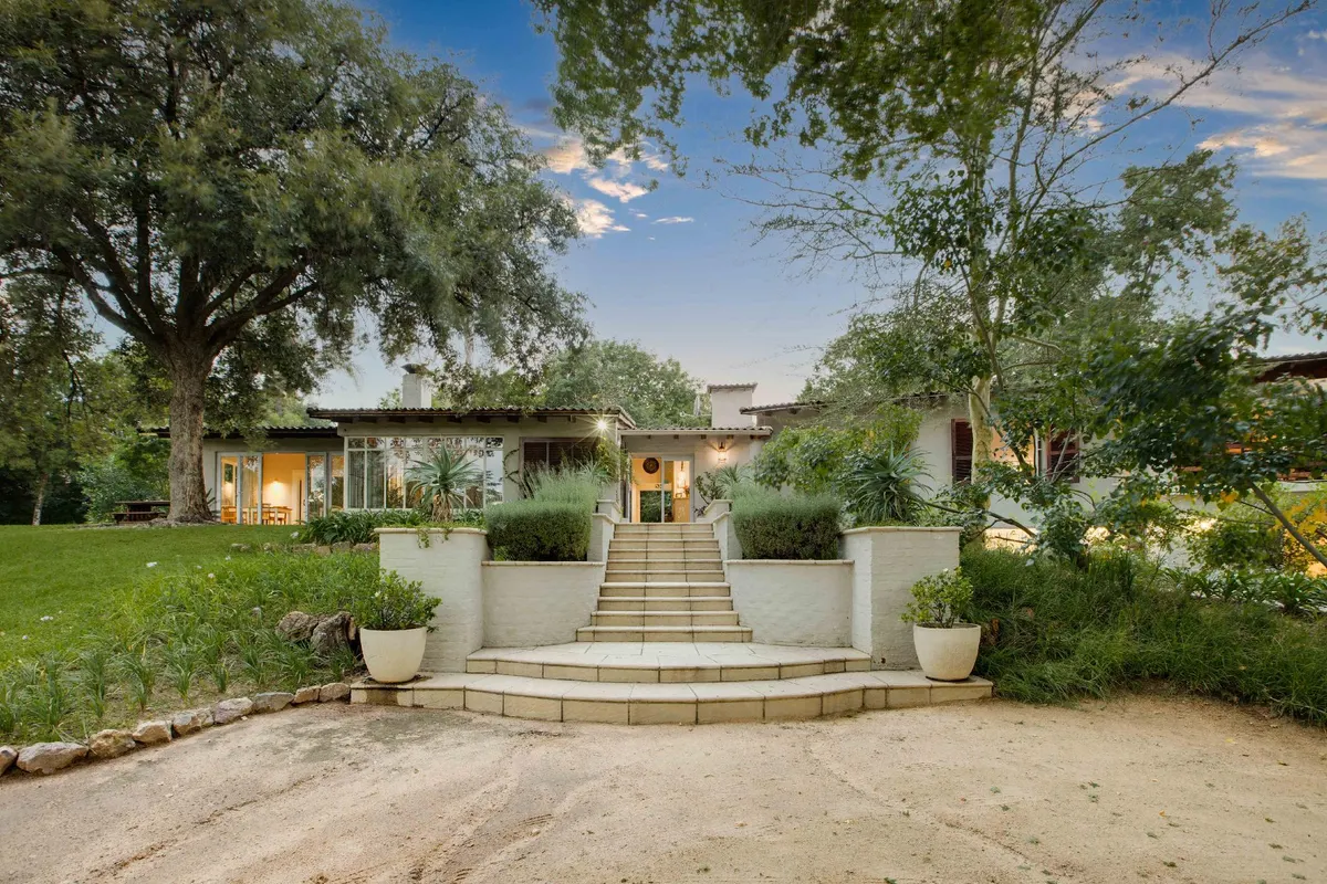 Amberhall Guesthouse