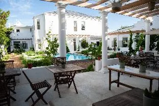 The Grand Hotel Robertson