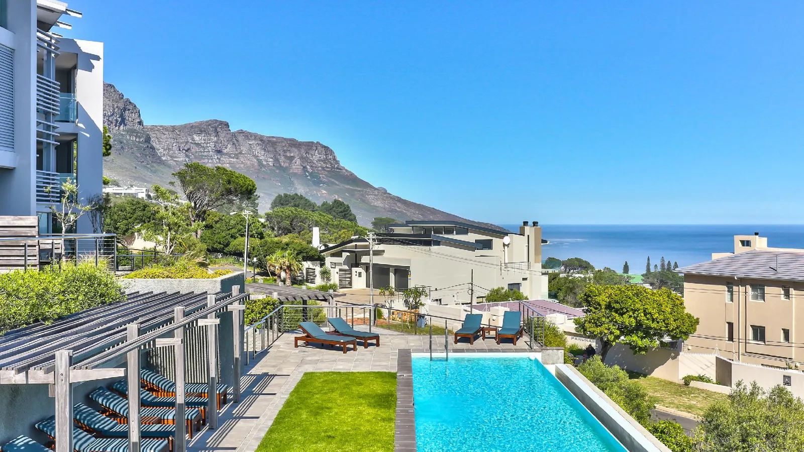 Camps Bay studio apartment - luxurious with stunning sea view