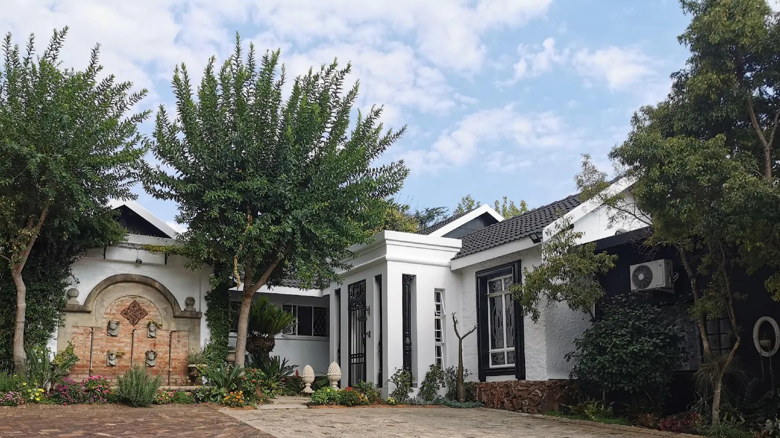 At 98 on Lynburn Guest House