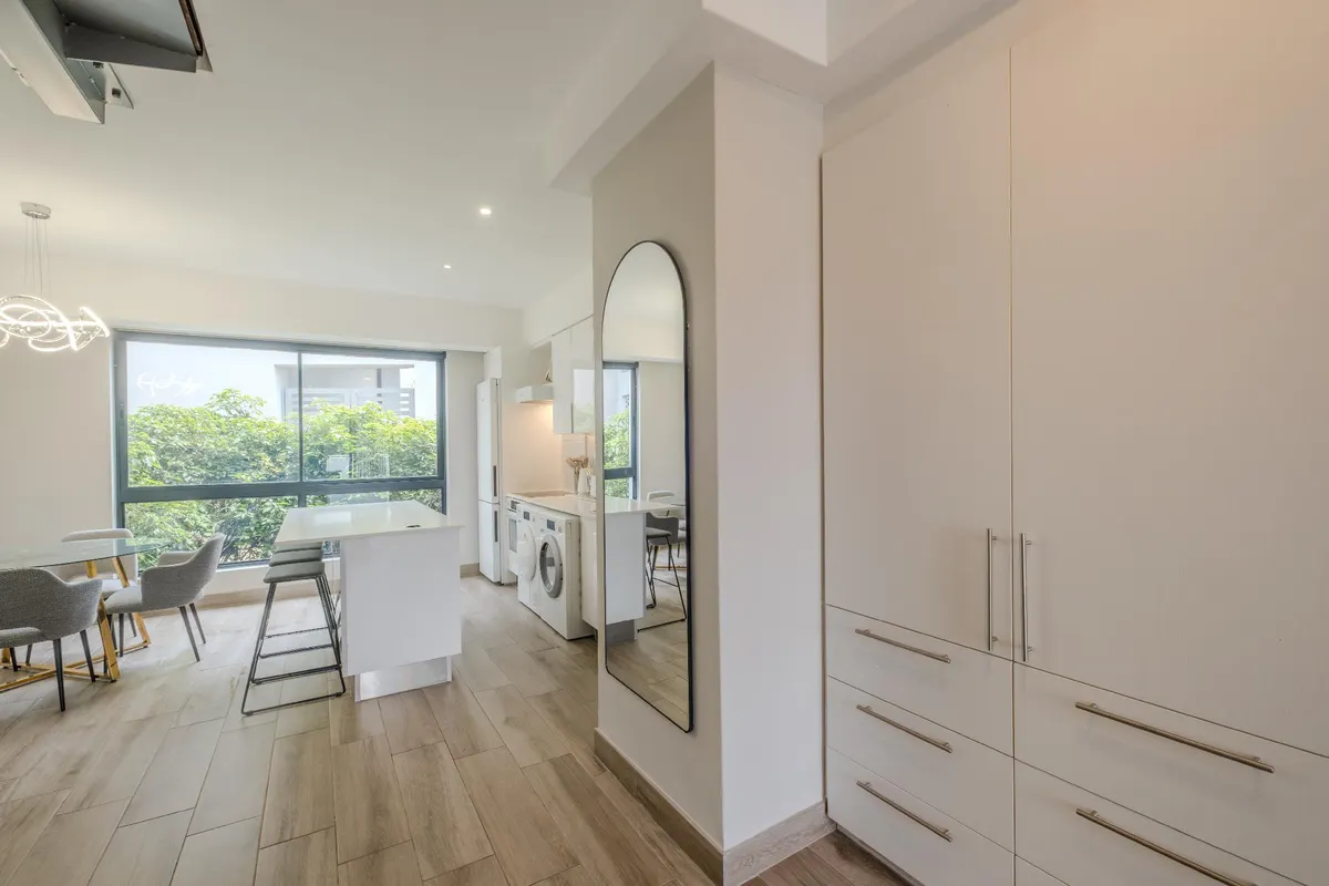 2BR LUXURY LOFT NEAR MENLYN AT THE REGENCY APARTME