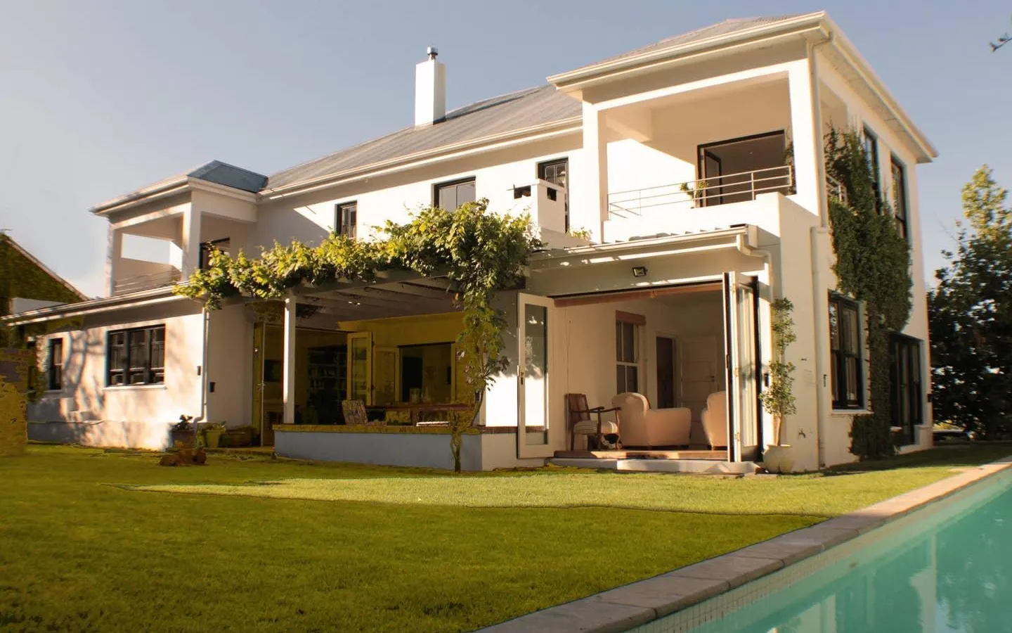 Cozy family villa with large garden - Higgovale