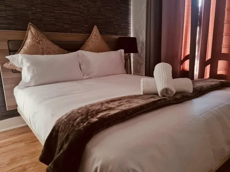 Stunning 1 bedroom Modern Apartment Sandton Pool