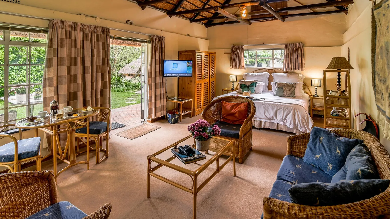 Charming Yellowwood cottage for 2 people in spacious garden