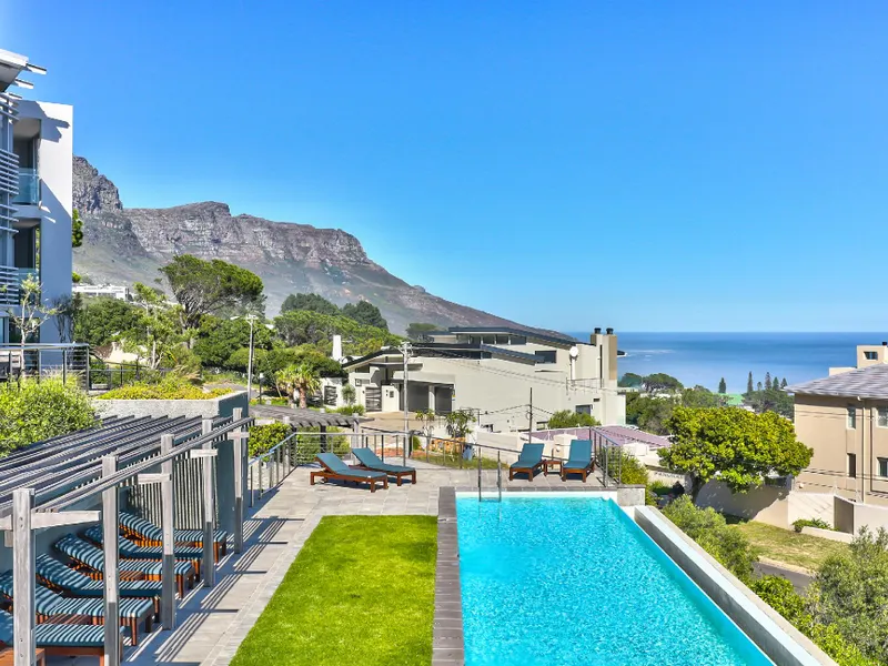 Camps Bay studio apartment - luxurious with stunning sea view