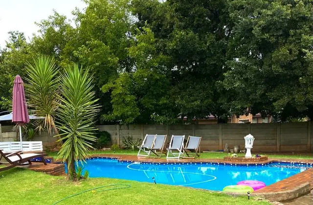 4-Bedroom Guest House with Pool Fireplace & Lappa