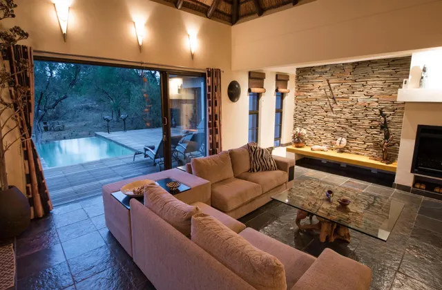 Luxury villa with a swimming pool in Hoedspruit