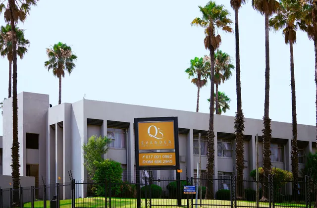 Q's Evander Hotel and Apartments