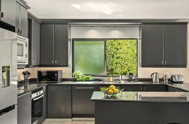 Central Garden Apartment | Superb View | Solar