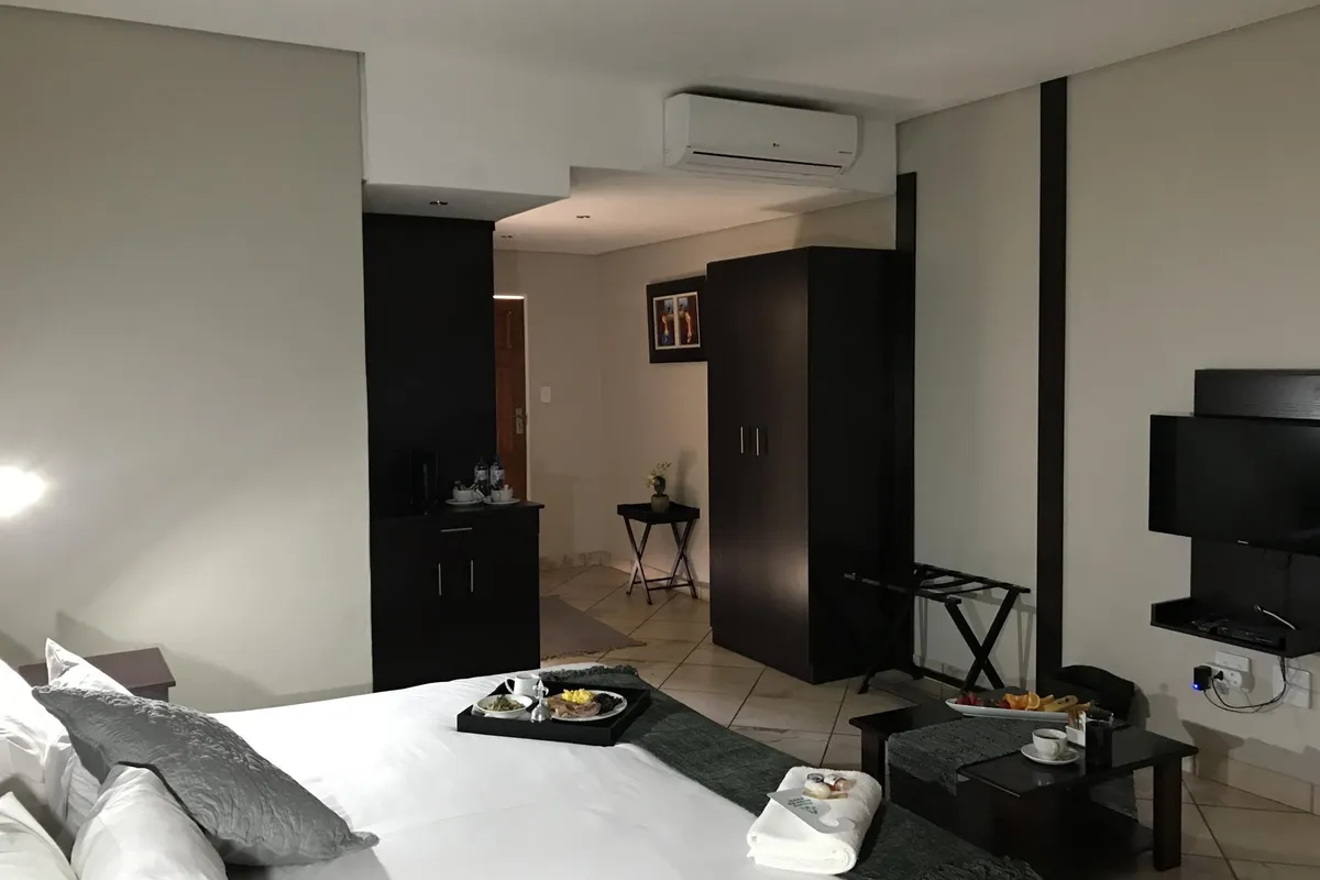 Manor Hills Guest Lodge