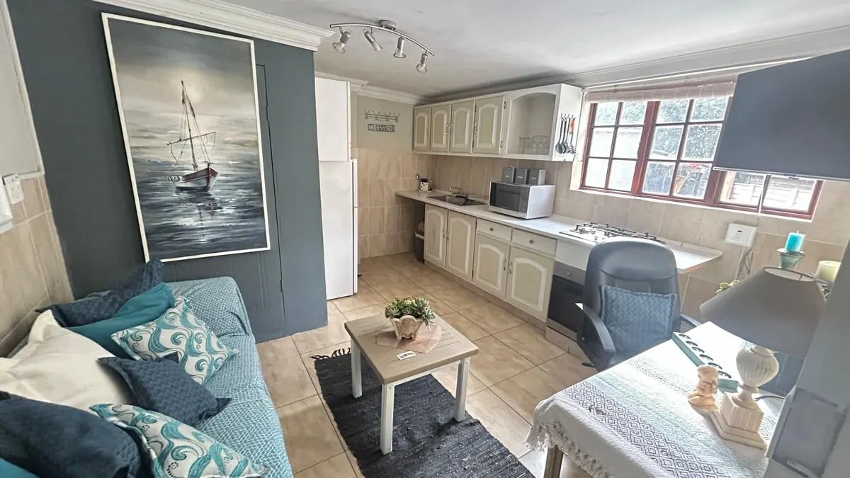 Artzy’s private Flatlet @77