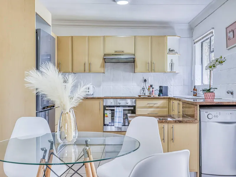 The Cottage-1 Bed-pool-bbq-fibre-solar-samrand