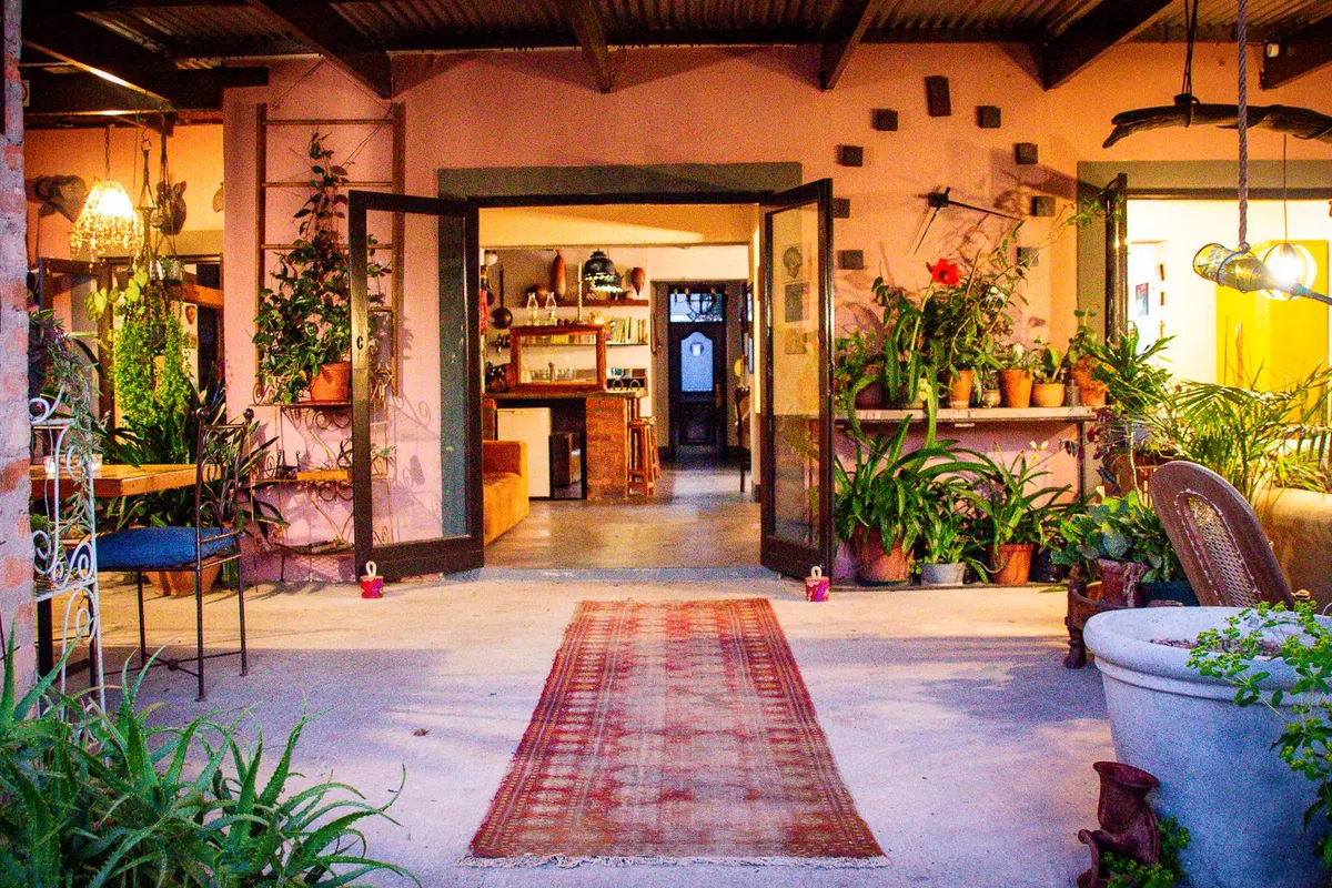 Ebonymoon Guest House and Studio