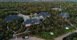 Mmakuba Private Game Lodge 