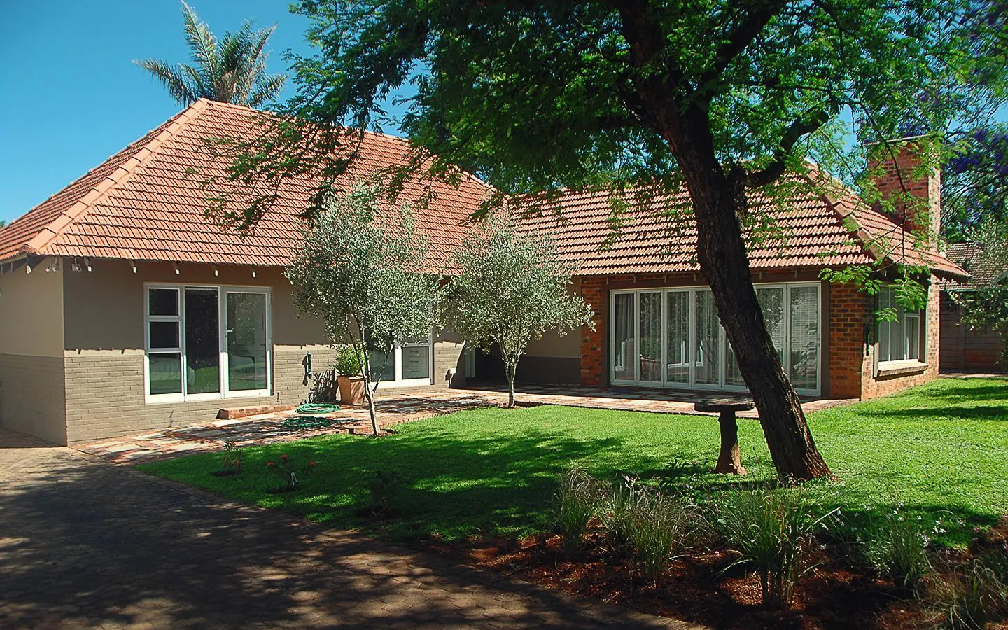 Felleng Tours Entire Guesthouse