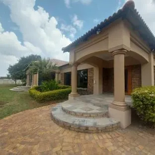 Budias guest lodge – photo 2, Entire House in Johannesburg