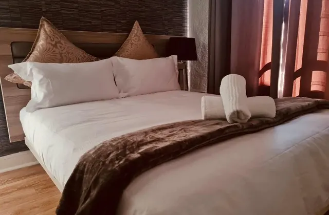 Stunning 1 bedroom Modern Apartment Sandton Pool