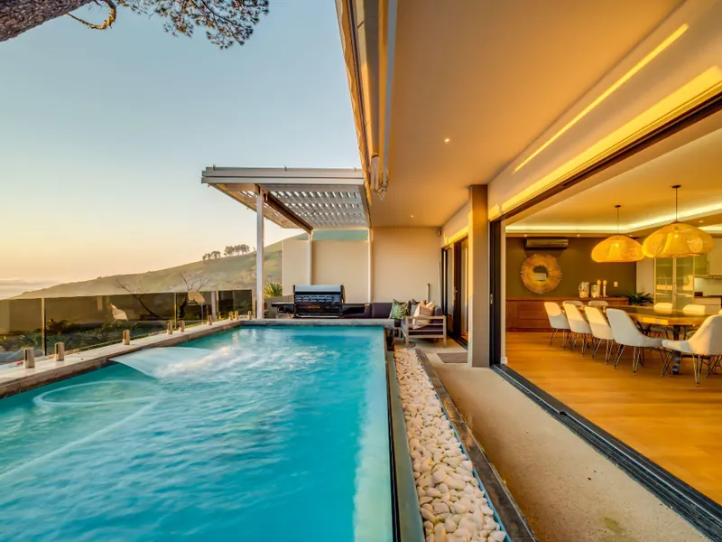 Spacious Family Villa in Camps Bay with Breathtaking Views (Ocean Pearl)