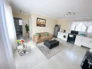 Beautiful quiet 2 bedroom guest house, free Wi-Fi