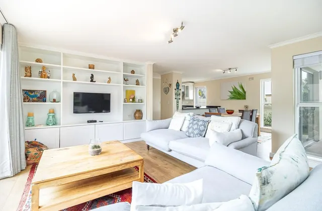 3 Bedroom Family Home - HoutBay