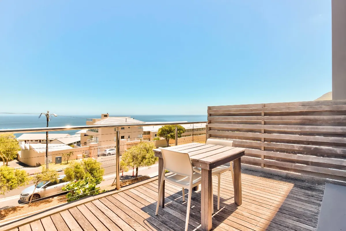 Camps Bay studio apartment - The Crystal