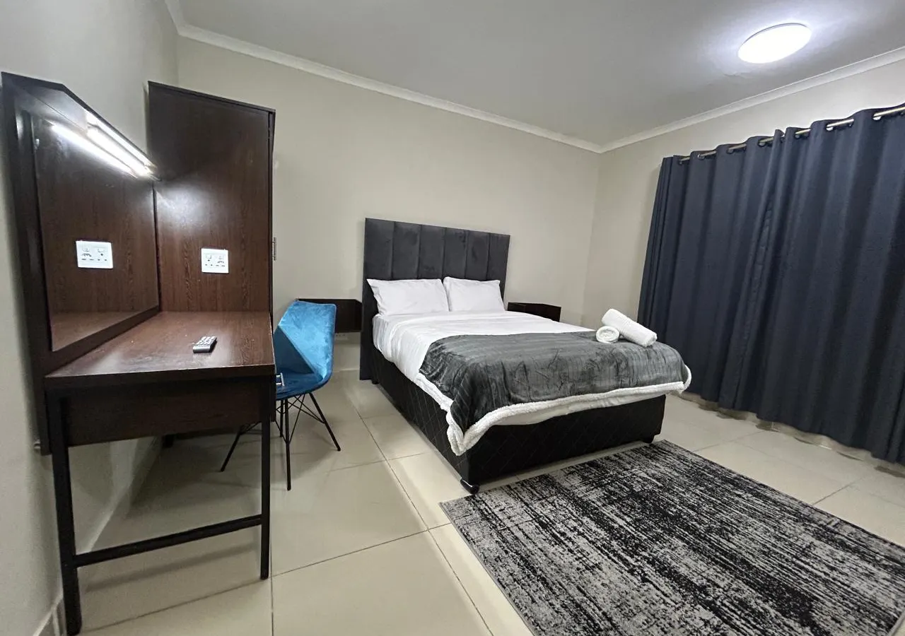 BAYSIDE SUITES HOTEL