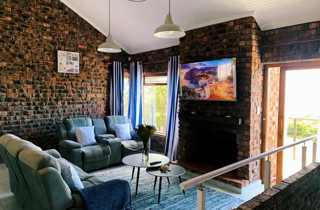 Cosy Ten-Sleeper by the Ocean