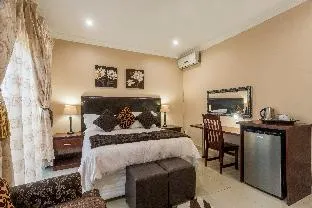 Ezulwini Guest House - Relaxing Queen Room with Balcony in Balito, South Afirca