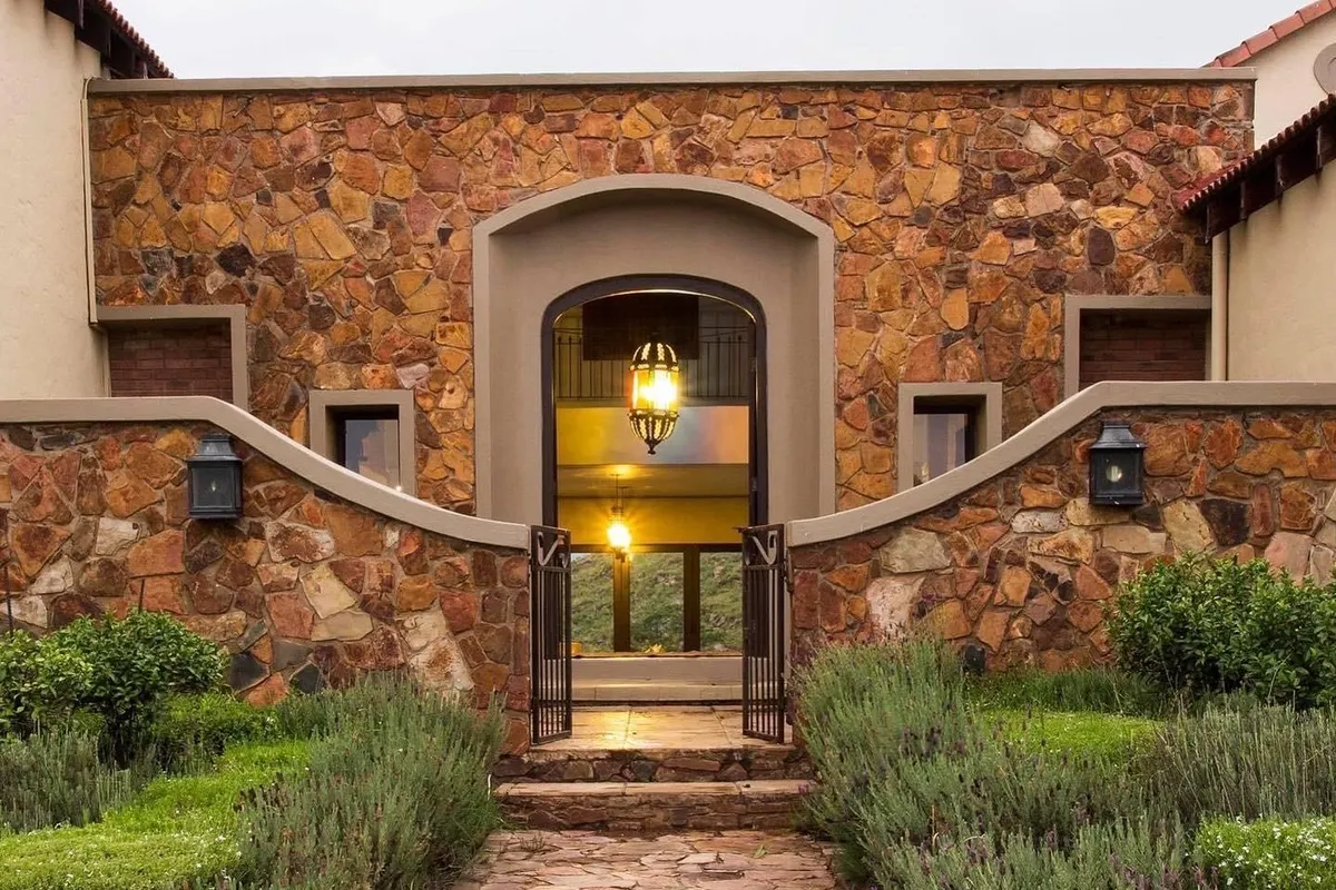 Mount High Luxury Country Estate