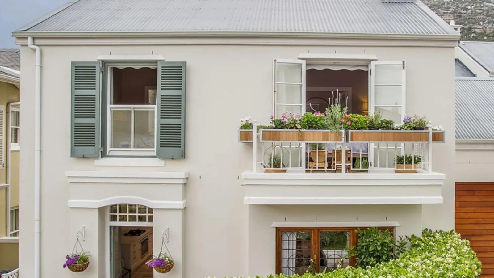 Charming Coastal Townhouse at The Majestic