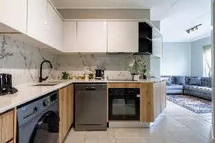 Lovely 1 Modern bedroom in Waterfall City