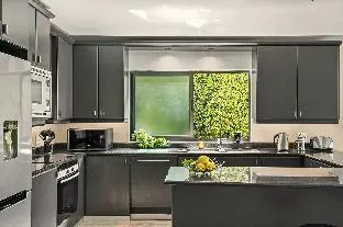 Central Garden Apartment | Superb View | Solar