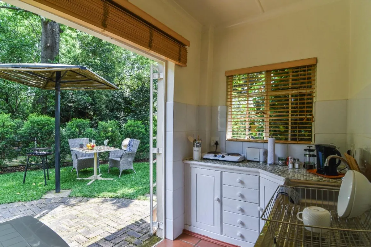 Bushwillow Spacious cottage for 2 people with private garden access