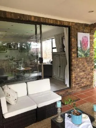 Waybury Cottage - a cozy home from home ! – exterior or main view, Johannesburg