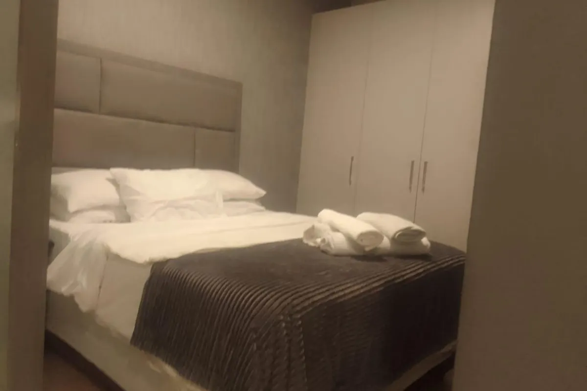 La Rosch Rosyka Royale Rosebank